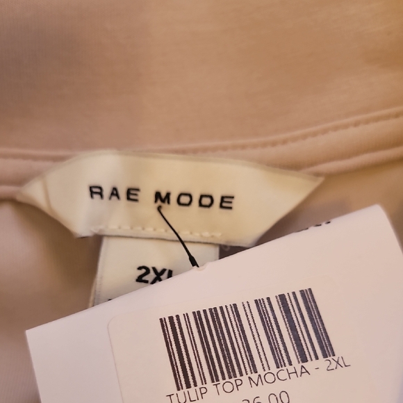 Boutique Brand Women's Soft Beige Jersey Top - Picture 2 of 4